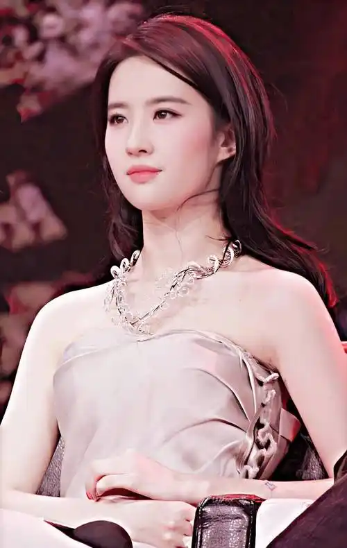 刘亦菲:风华绝代宛如仙女下凡,巅峰颜值古装造型堪称不朽经典