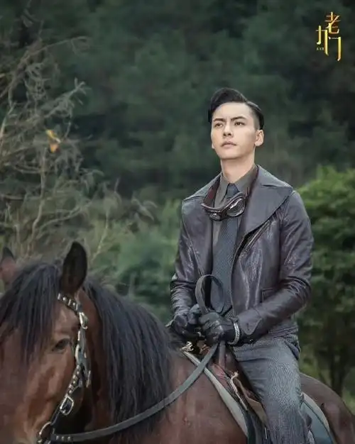 张启山帅气的一幕幕又出现在脑海里了,今晚《你好星期六》期待陈伟霆