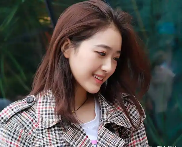 常言说得好,树大招风,她走红以后,紧接着就是负面的信息,生活给张含韵