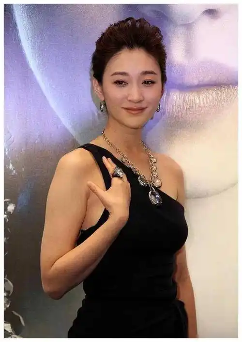 传世美女李小冉,47岁的她怎样面对人生挑战?