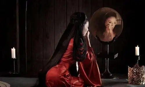 博物馆中一副女鬼图,为清代无名画师所画,多数人不敢晚上看_恶鬼