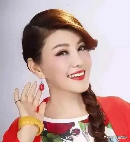 蒙古族歌手乌兰托娅,以独特音色和出色演唱技巧备受瞩目.