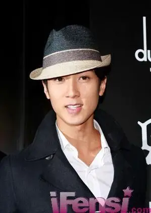 吴尊礼帽显王子风 任达华夫妇呼吁捐款(图)