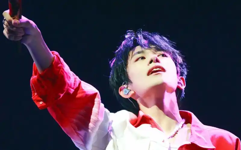 【易烊千玺】2019/12/22 玊尔演唱会《乌黑的发尾盘成一个圈.