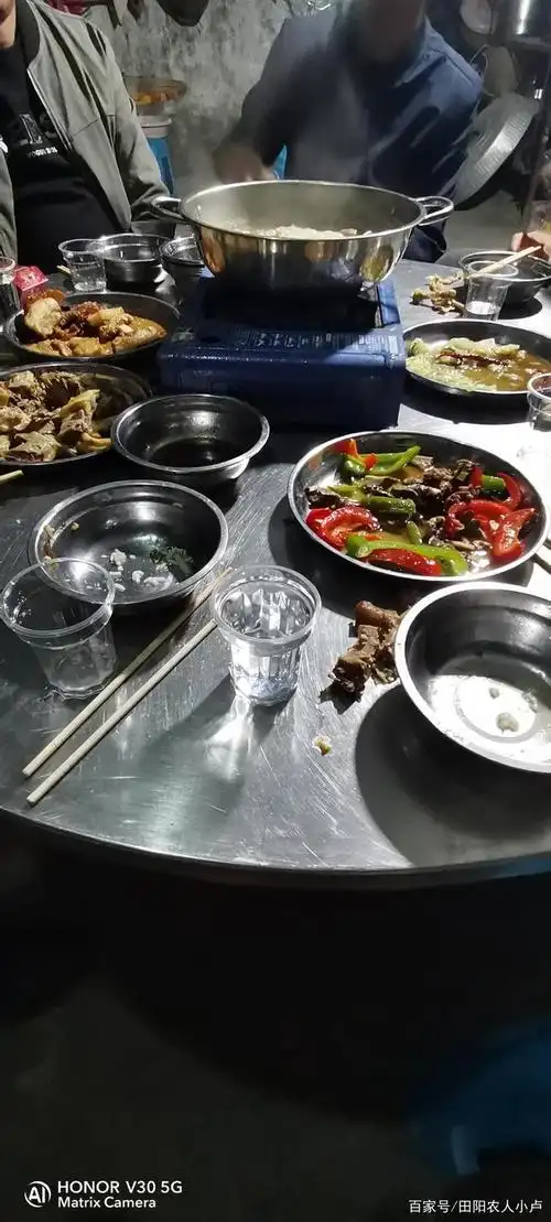 明天菜谱,族里亲戚都来帮忙做饭,今晚先做几个菜,大家今晚又开心喝酒