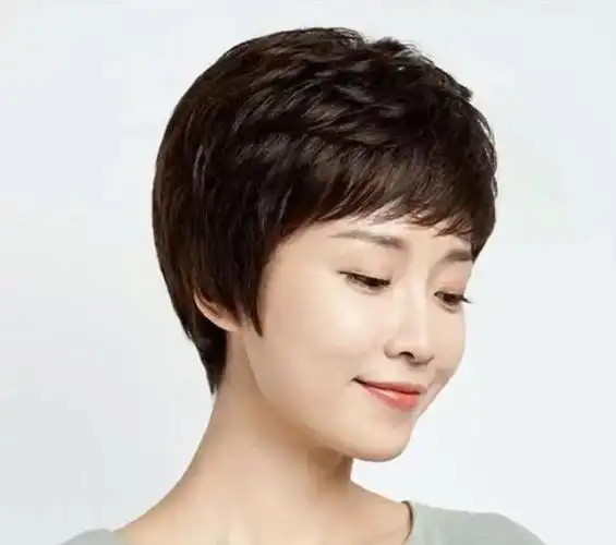 女人过了50岁剪什么发型好看试试这7款新发型显年轻又洋气