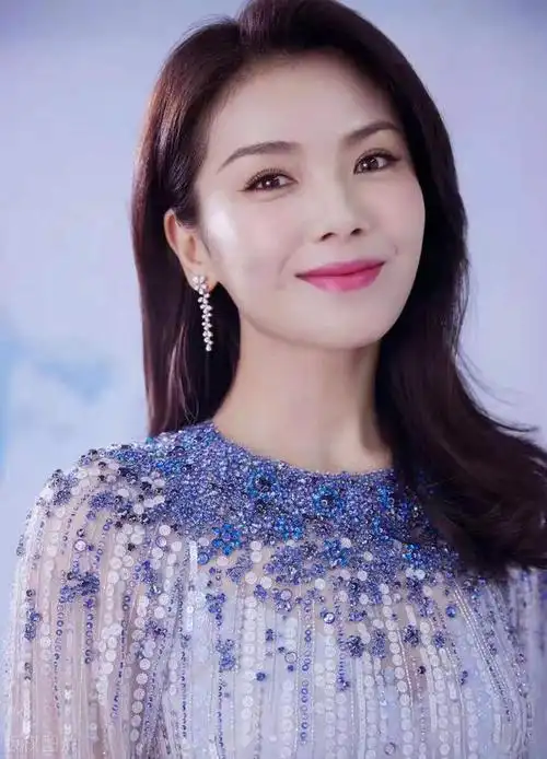 刘涛获得全球最美五十人称号素颜照引网友关注