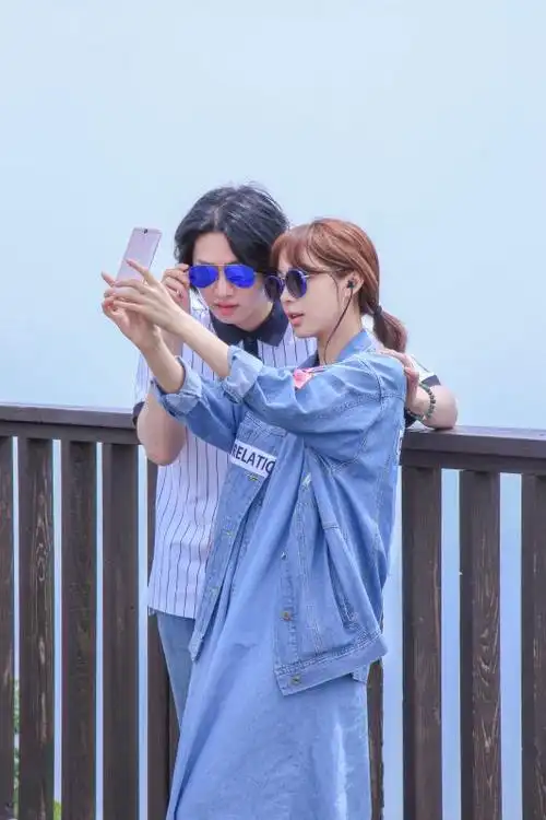 金希澈如果爱金希澈被李菲儿背后抱有心动的感觉