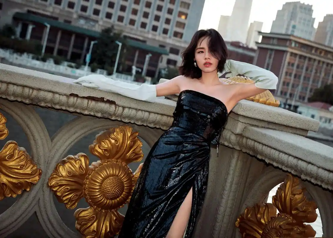 刘惜君[鲜花][鲜花]#气质美女# #性感美女