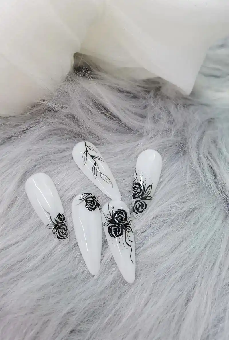 彩绘玫瑰甲奶牛纹甲手绘甲#美甲手绘 #网红长指甲美甲图片 # - 抖音