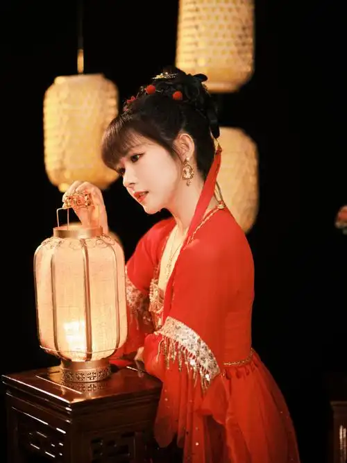 赖美云带你穿越古今95今晚锁定20:00@抖音直播看中式唯美《红昭愿》