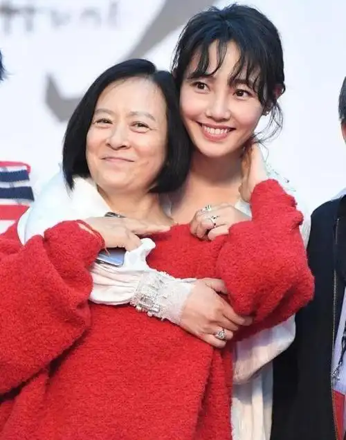 白百何王珞丹对比照白百何王珞丹