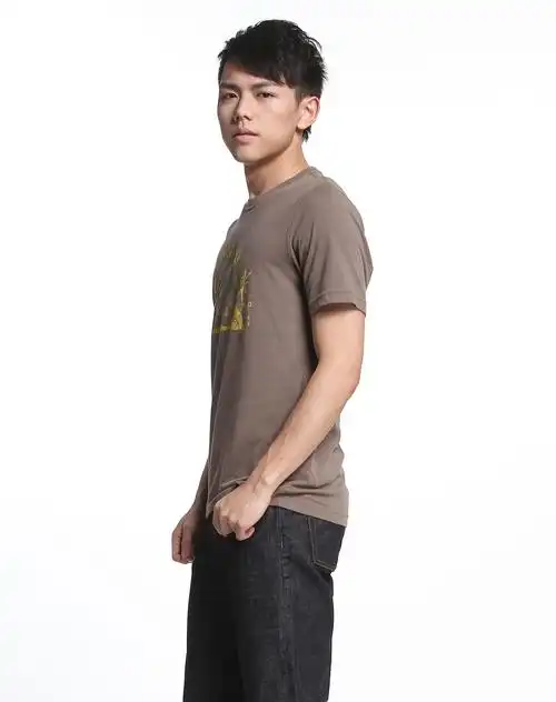男款咖啡色短袖t恤