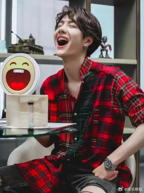 以前爱笑的王一博