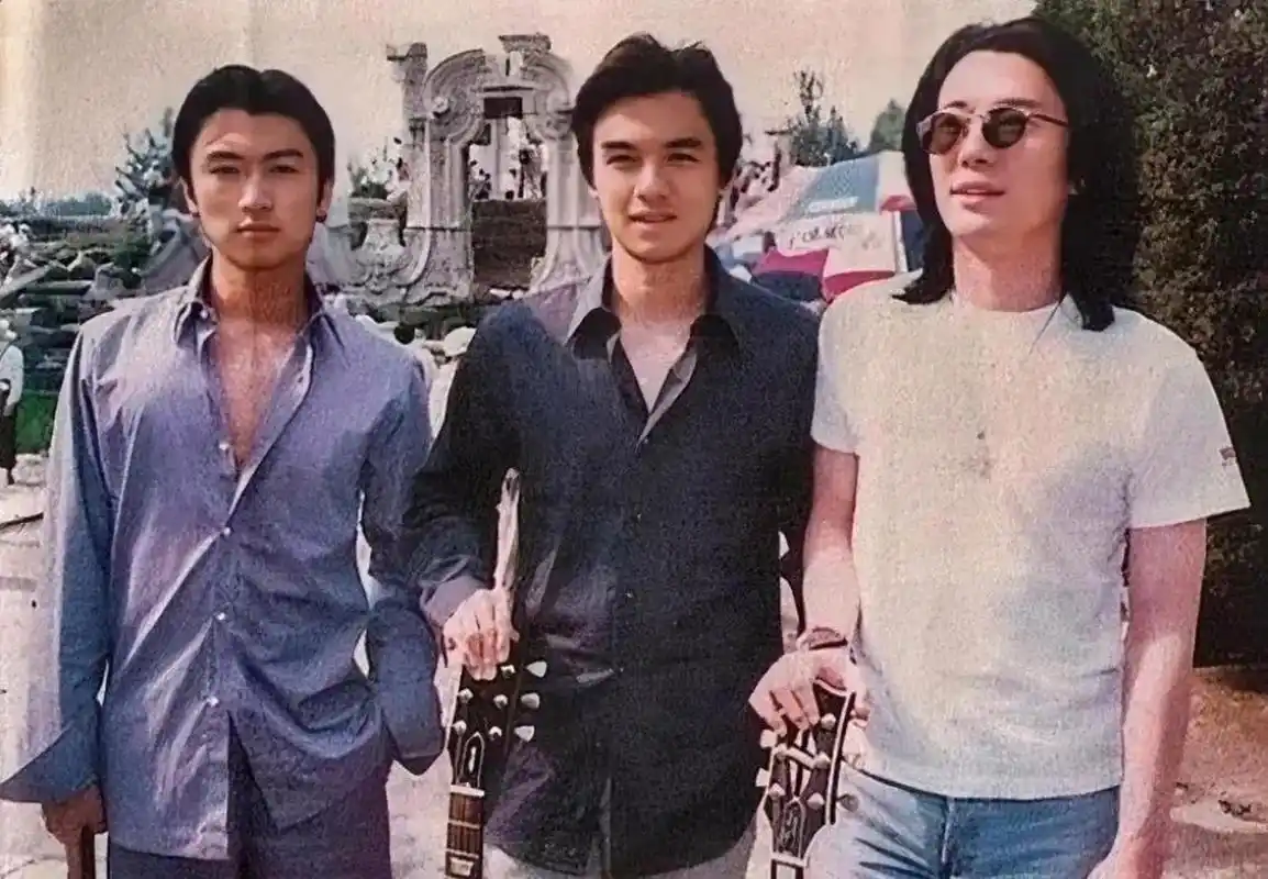 年轻时的谢霆锋,冯德伦和郑钧同框,郑钧直接碾压两个香港小伙.