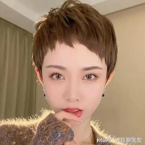 超a短发烫发来了个性十足让你在人群中脱颖而出