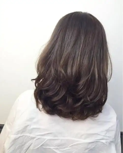 好看的发型中长发烫发(精选中发烫发发型)(5)