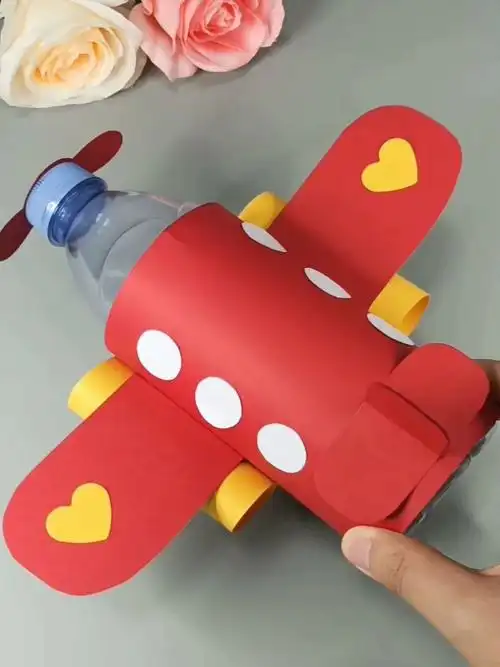 用完的饮料瓶不要扔可以做成小飞机