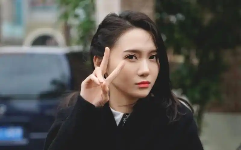 陆婷饭拍focus荣耀上海滩剧组探班20180520