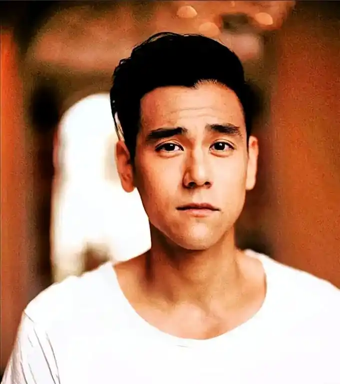 于晏怎么打开了前置摄像头#彭于晏 #彭于晏侧颜照 #颜值 - 抖音