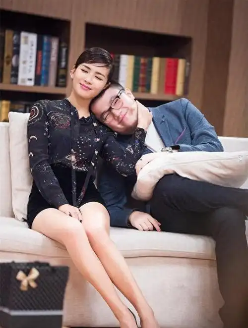 刘涛随拍惹争议年年离婚岁岁破产为何她的绯闻黑料满天飞啊