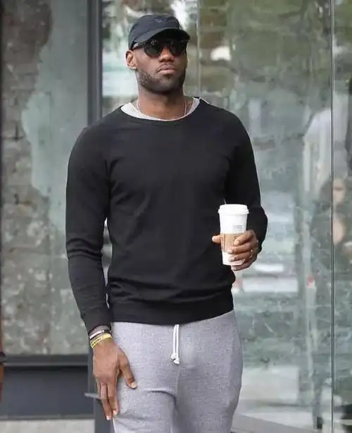 nba球星谁的丁丁尺寸最大?伊巴卡28厘米紧身裤照片被疯转(图)