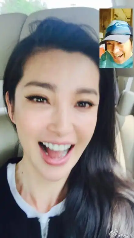 李冰冰与任泉同表情疑似示爱 网友:舌头很灵活