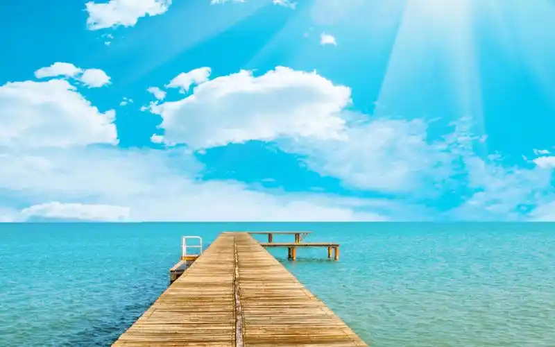 蔚蓝的大海风景图片桌面壁纸