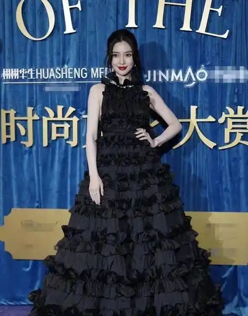 吴谨言秦岚谭卓同框,3人都穿白衣合影,网友:这波回忆杀太美了_演技