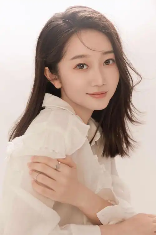 潜心演绎不负热爱90后喜剧花旦陈嘉男尽显多面可能