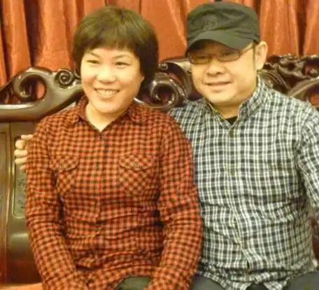 刀郎前妻杨娜抛下出生40天的女儿和富商私奔丈夫爆火后找上门