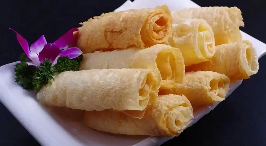 超好吃的小零食,油炸豆皮,简单方便,外酥里嫩口感好!