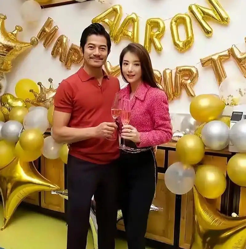 36岁方媛现身巴黎穿黑裙踩恨天高被嘲身高五五开郭富城未陪同