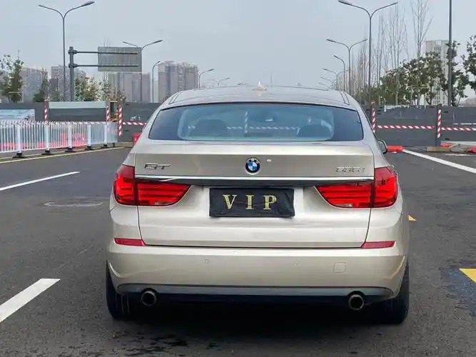 到店13款宝马535gt 3.0t豪华版 四门电吸 后排娱乐 电动遮阳帘 全景天