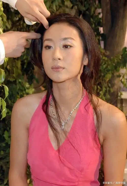 国家1级演员苗圃:情断罗晋后,嫁大19岁富商,背后原因现实