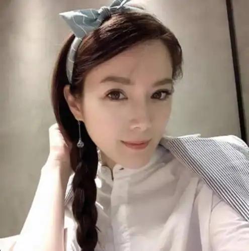 苟芸慧结婚两周年老公用数字密码传达爱意曾备受重用婚后息影