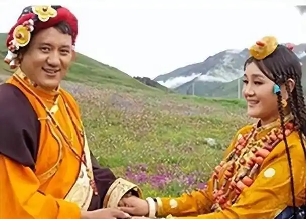 歌手降央卓玛因丈夫高颜值疯狂倒追婚后生3胎如今怎么样了