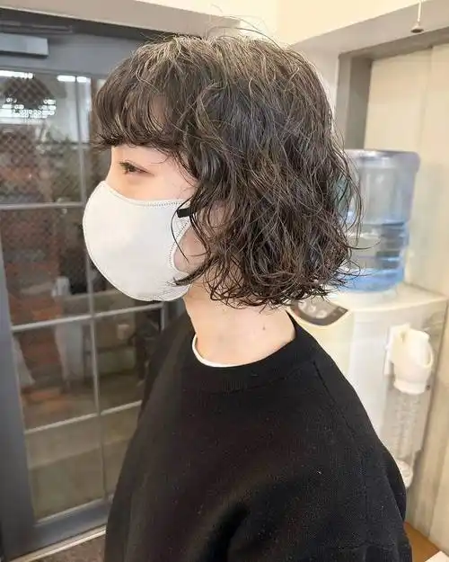 头发少的女性选发型,可以试试全头烫波波头,时尚有型显发量|烫发|脸型