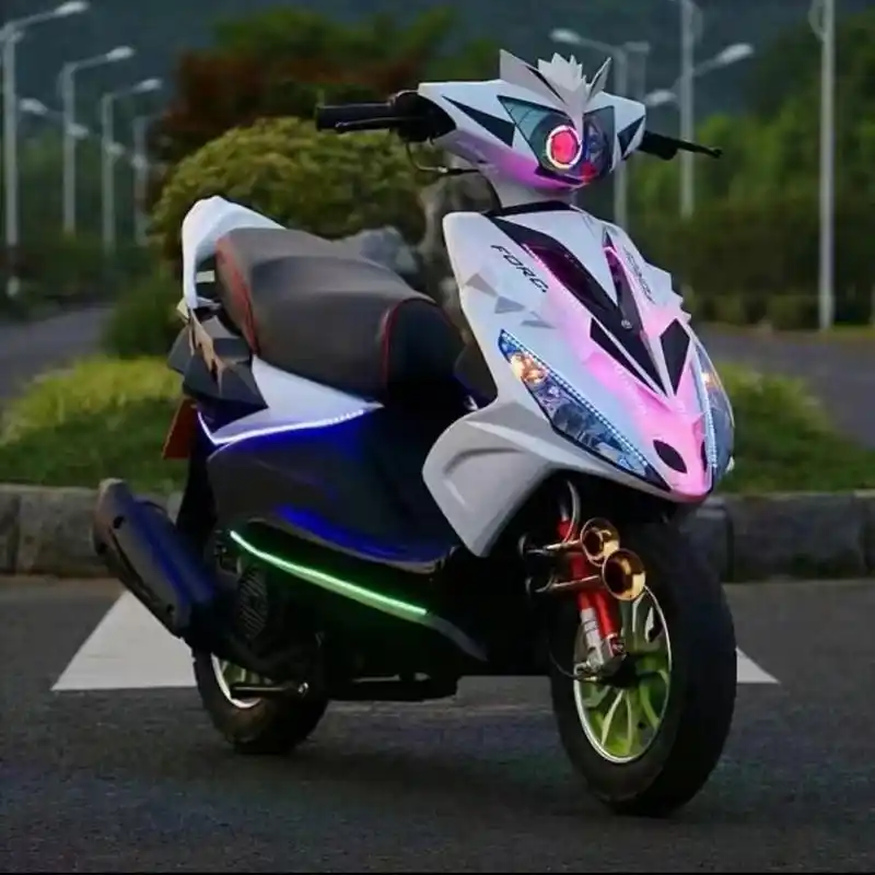 爆改鬼火摩托 ￥888 新款鬼火摩托车踏板车改装白幽灵暴走战速125cc