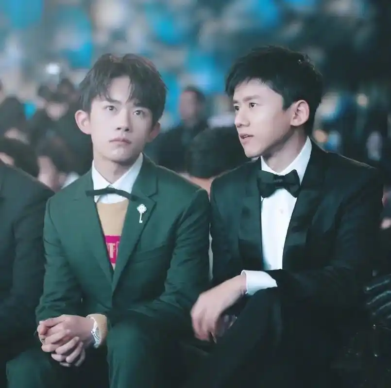 易烊千玺 #tfboys #照片 #张杰 是易烊千玺和张杰 - 抖音