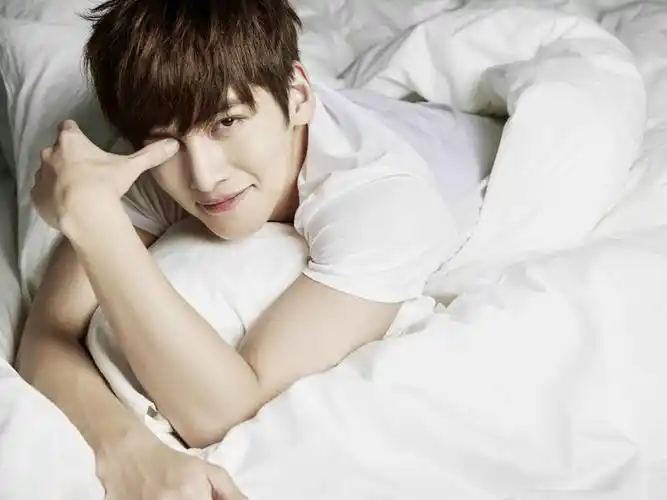 池昌旭中文名:池昌旭/英文名:chang-ouk chi/星座:巨蟹座身高:180