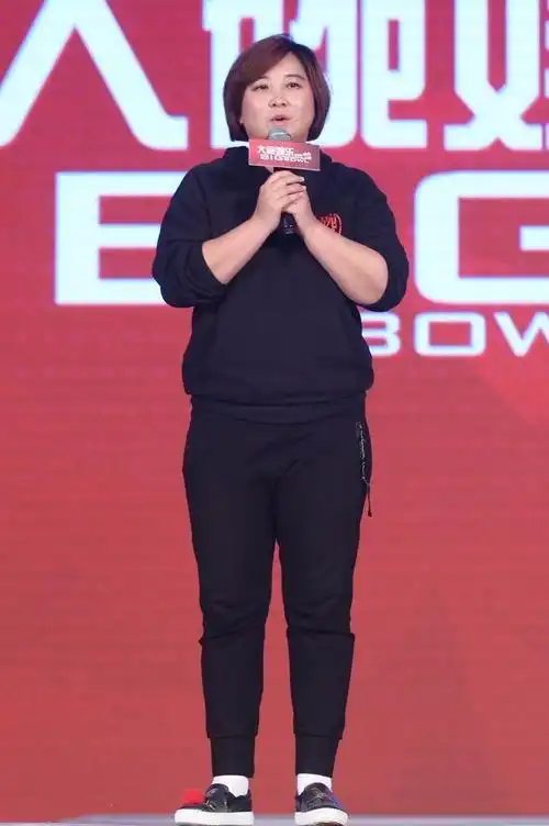 贾玲的腿跟大象一样粗,她是完全放弃了身材管理!