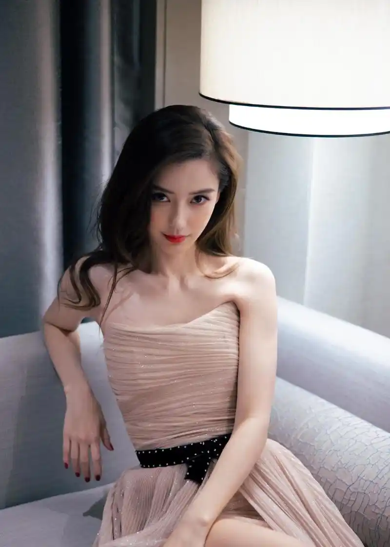angelababy抹胸白裙性感优雅写真图片410