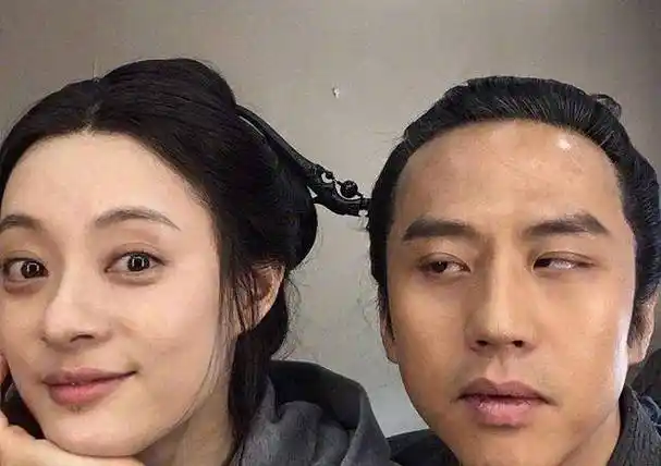 孙俪亲手给老公织帽子,邓超受宠若惊发九宫格,造型太搞怪惹人笑_互动