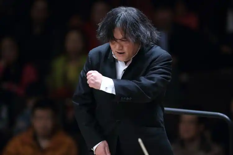 汤沐海指挥风采照