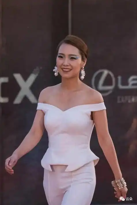 歌手云朵在国内流行音乐圈中崭露头角