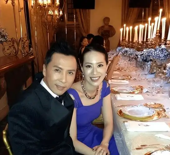 甄子丹60岁生日,为小20岁妻子补办婚礼,一双儿女,继子均出场_汪诗诗