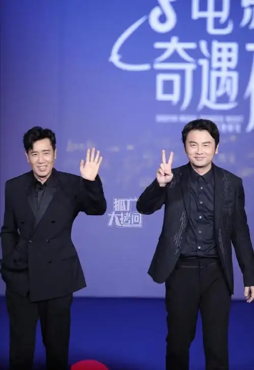 上海这一夜,谢楠主持,吴京"偷拍",沈腾一耍宝,笑果就出来了_腾讯新闻