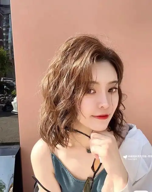 中发烫发推荐头顶怎么烫蓬松夏季烫发推荐