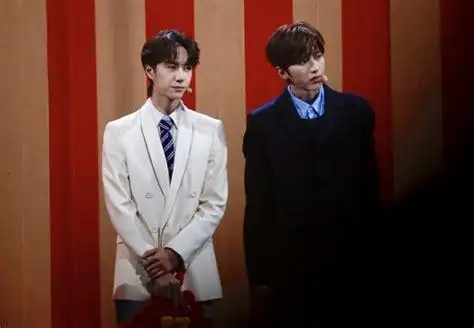 王俊凯蔡徐坤同框王俊凯蔡徐坤微博互动2022已更新今日图集